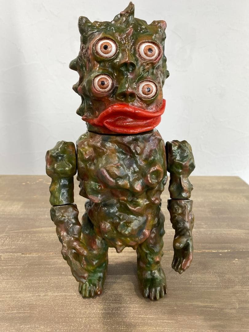 NAGNAGNAG Four Eyesカリモクコラボ　暴力原人