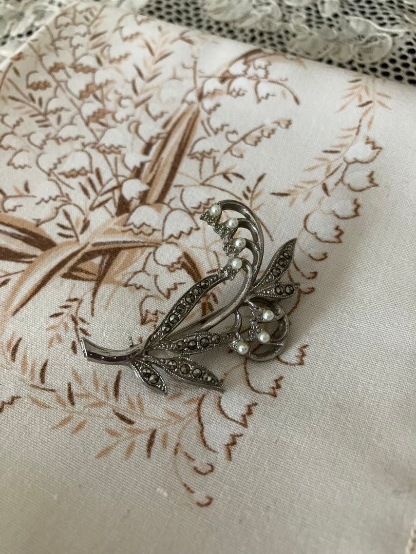 フランスヴィンテージ　スズランのブローチ