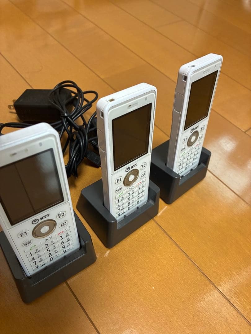 NEC PHS本体(Carrity-NW PS8D-NW) 3台,充電器、充電台