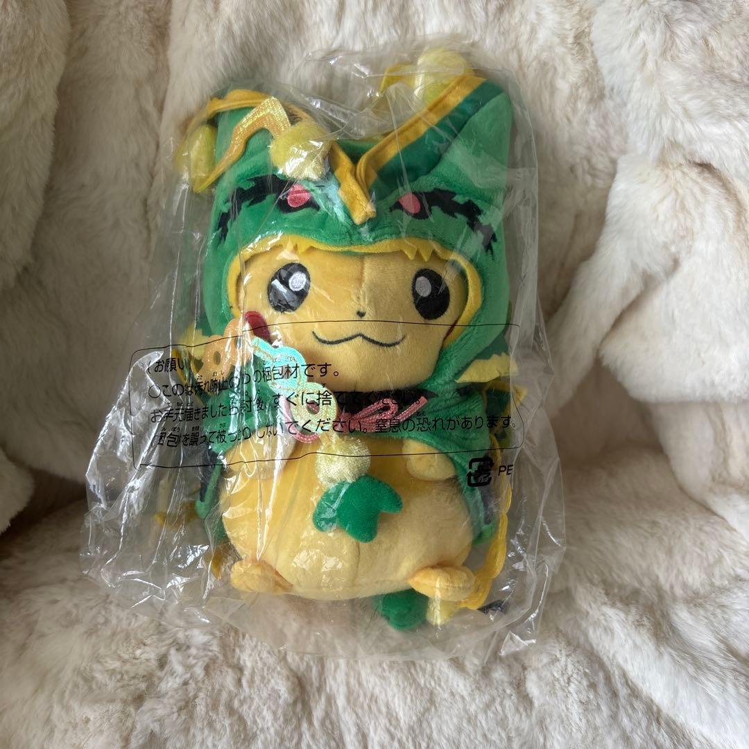 ポケモンセンター　メガレックウザポンチョピカチュウ ぬいぐるみ