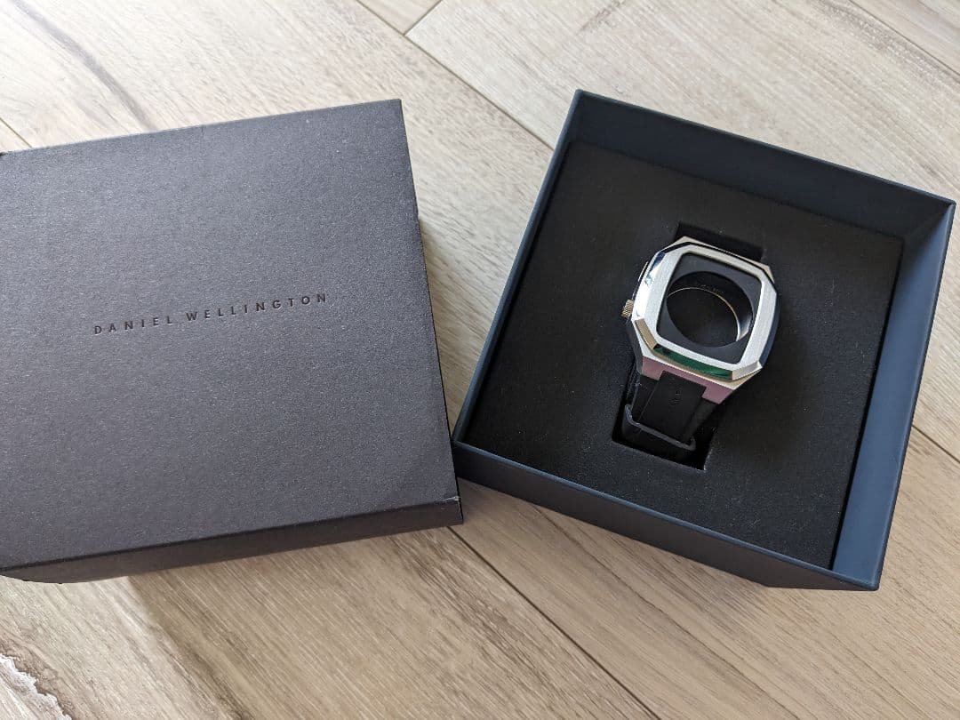 美品 ダニエルウェリントン　アップルウォッチケース 44mm シルバー