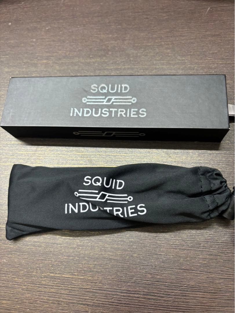 バタフライナイフトレーナー　Squid industries Nautilus