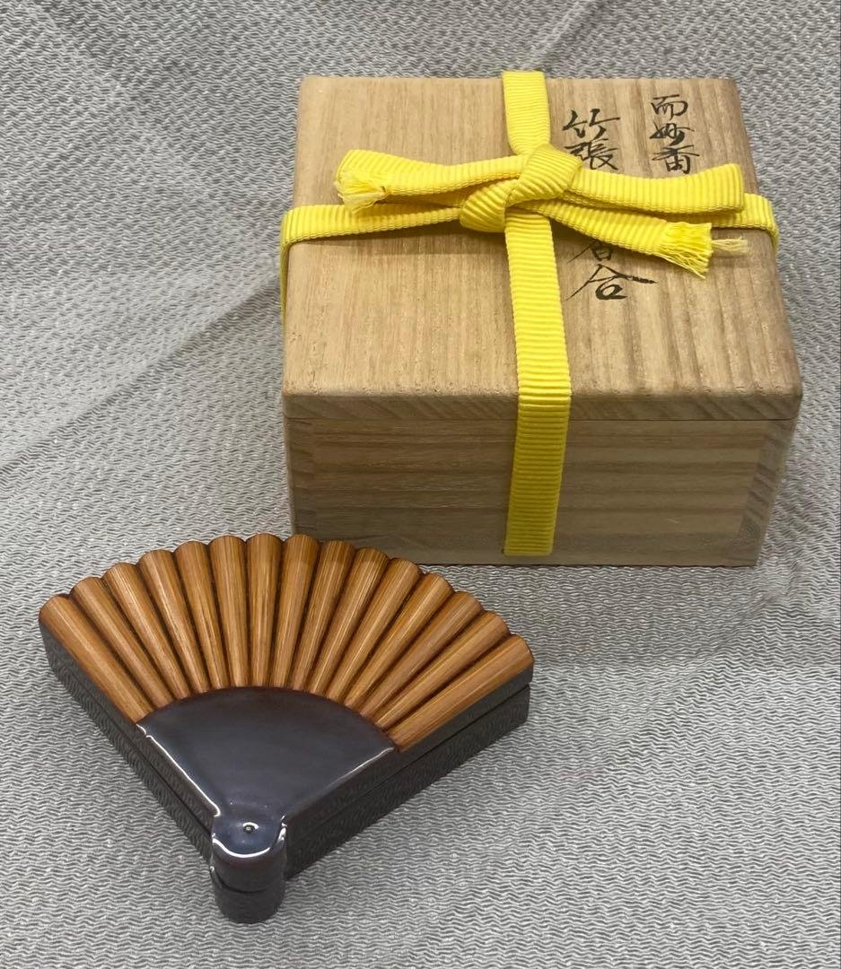 B435b「而妙斎好 竹張扇面香合」鈴木光入作　共箱　平安　香道具　茶道具