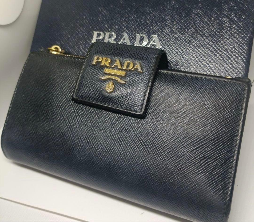 PRADA 二つ折り　中財布