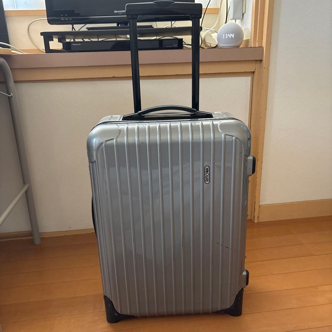 シルバー のキャリーケース