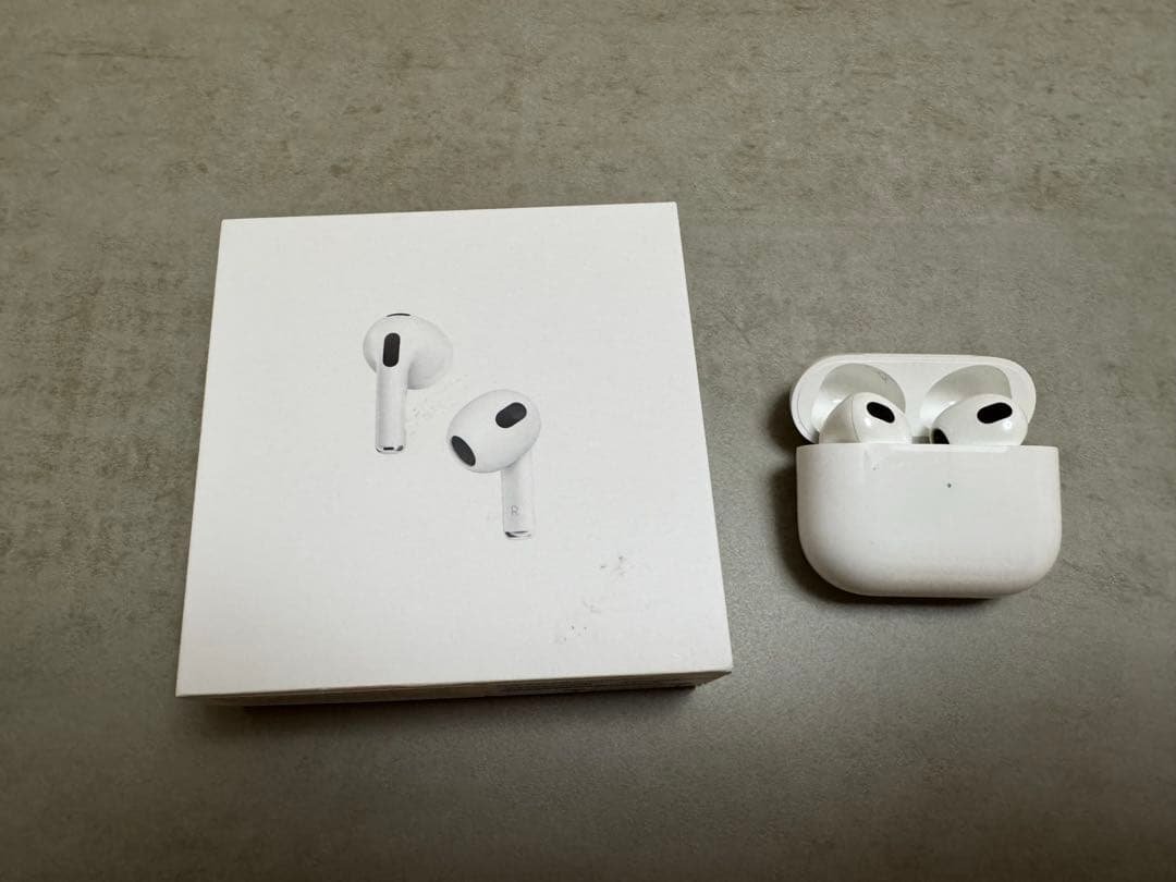 AirPods本体 充電ケース付き(第3世代)