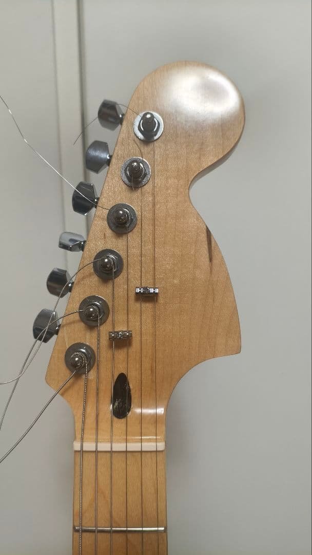 EMG-SAピックアップG柄ラージヘッドストラトタイプ不気味なエレキギター