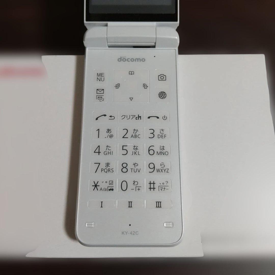 ク*ん様 docomo DIGNO KY-42C ホワイト