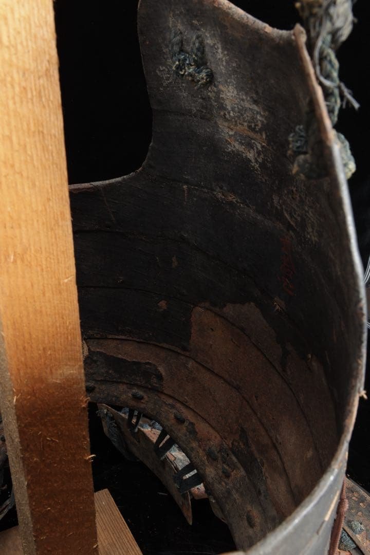 【江戸期 甲冑 胴丸】黒漆塗 二枚胴 草摺付 金箔家 紋 武具 鎧兜 時代物