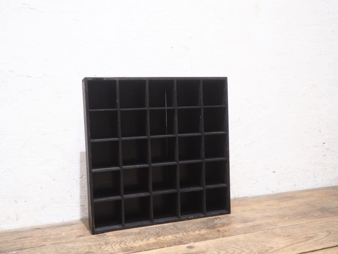 1145 薄型　升目のオープンラック　飾り棚　陳列棚　小物入れ　ケース　レトロ