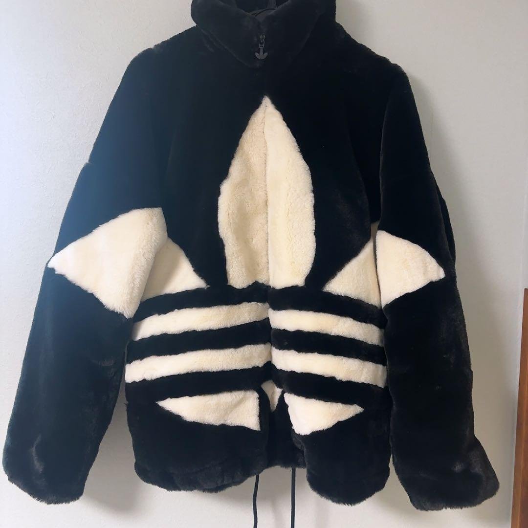 adidas フェイクファージャケット