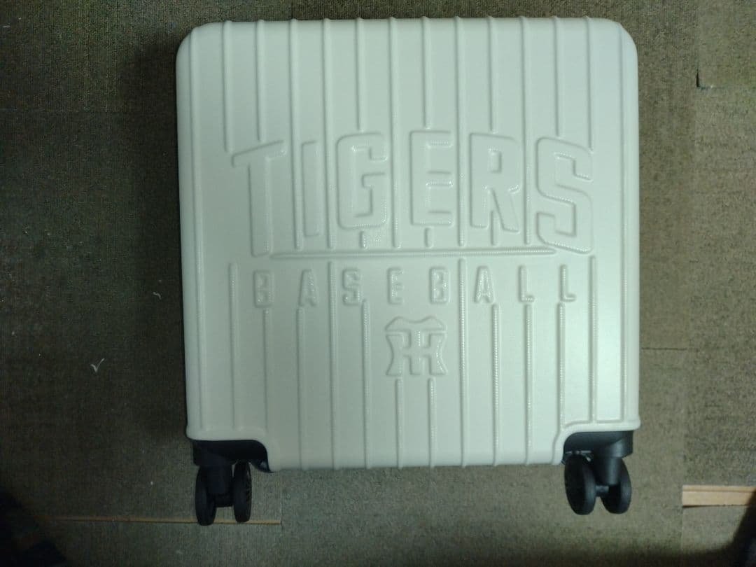 阪神タイガース　ダイヤモンドプラス特典　スーツケース